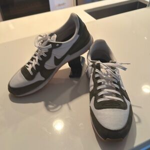 Size 12 customize international
Worn just once fantastic price great color